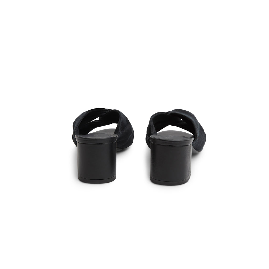 The Twist, Black Linen